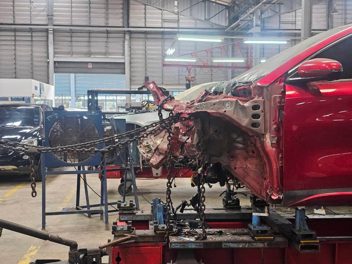 Celettegroup's tweet image. In  Thailand, the #BYD Atto 3 sustained significant damage in a frontal  collision. It is now positioned on a #Celette #framemachine, using our  universal jig (Cameleon) set to ensure precise alignment and  restoration. Their goal is to repair the vehicle to meet OEM standards.
