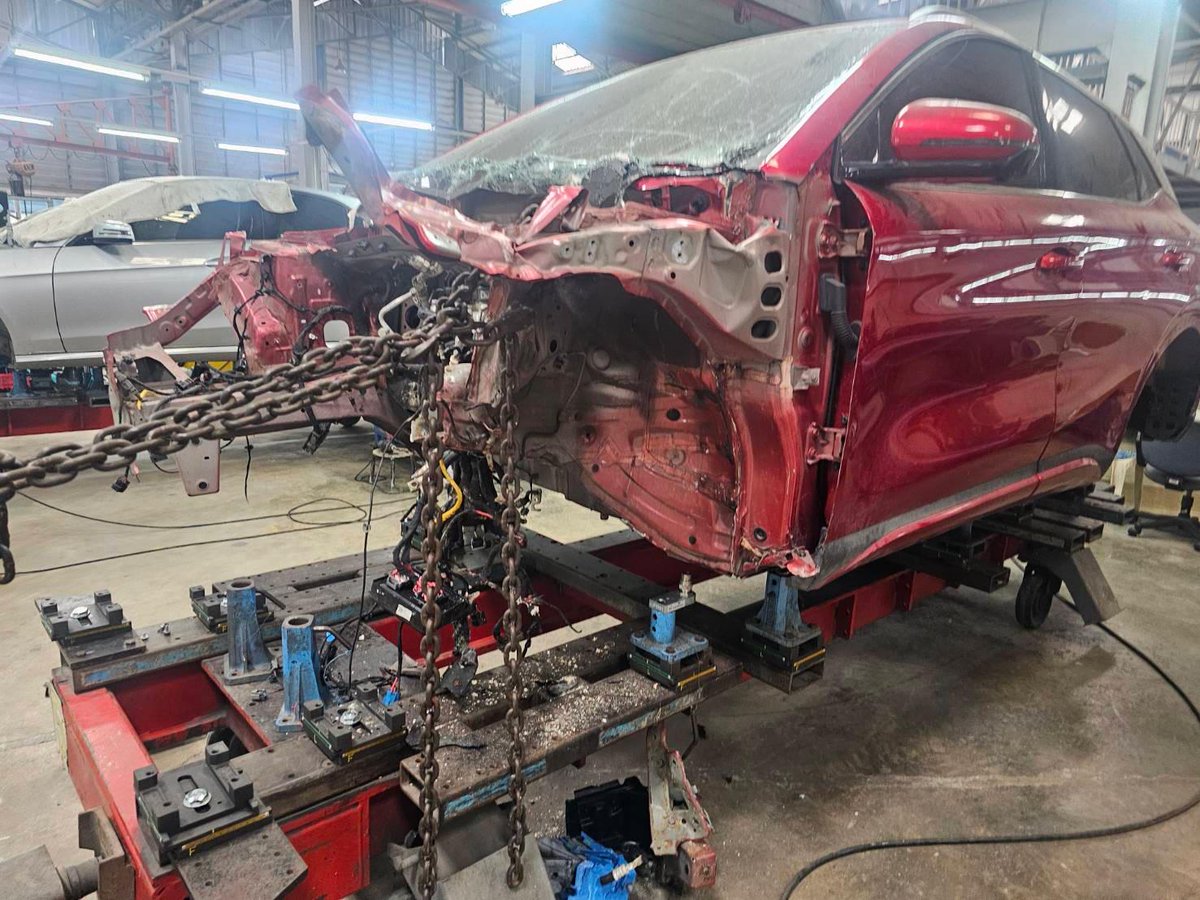 Celettegroup's tweet image. In  Thailand, the #BYD Atto 3 sustained significant damage in a frontal  collision. It is now positioned on a #Celette #framemachine, using our  universal jig (Cameleon) set to ensure precise alignment and  restoration. Their goal is to repair the vehicle to meet OEM standards.