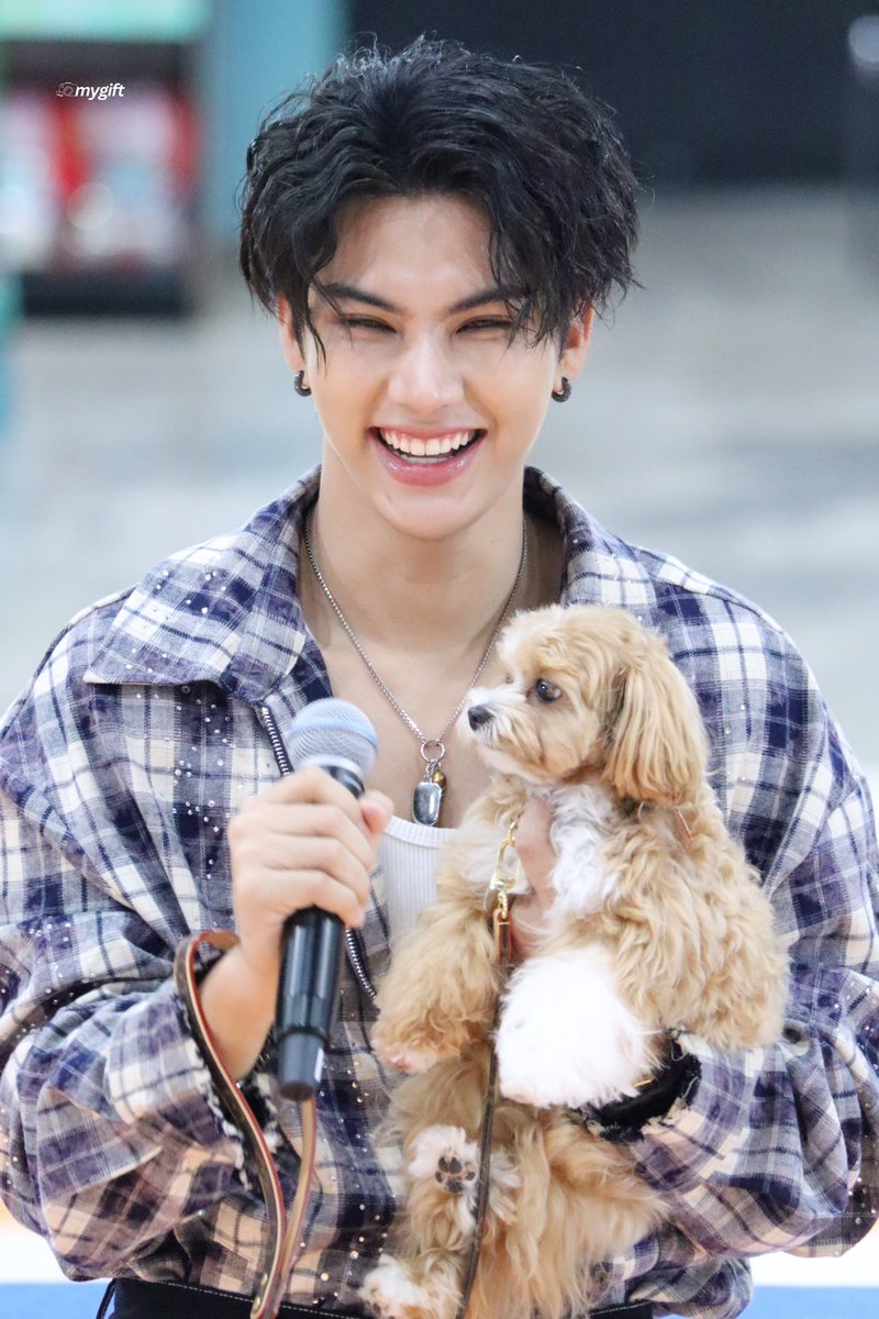 #Happy24thFortBestBoy แฮปปี้เบิร์ธเดย์นะคุณฟอร์ด ขอให้มีความสุขมากๆ เป็นตัวเองอย่างที่เป็น เหนื่อยก็บอกว่าเหนื่อย ยิ้มบ่อยๆ เพราะรอยยิ้มเธอสดใสมากๆ เหมาะแก่การยิ้มอย่างมีความสุขที่สุด อยู่ในที่ๆแสงส่องถึงไปนานๆเพื่อเป็นกำลังใจให้แฟนคลับน่าาาา