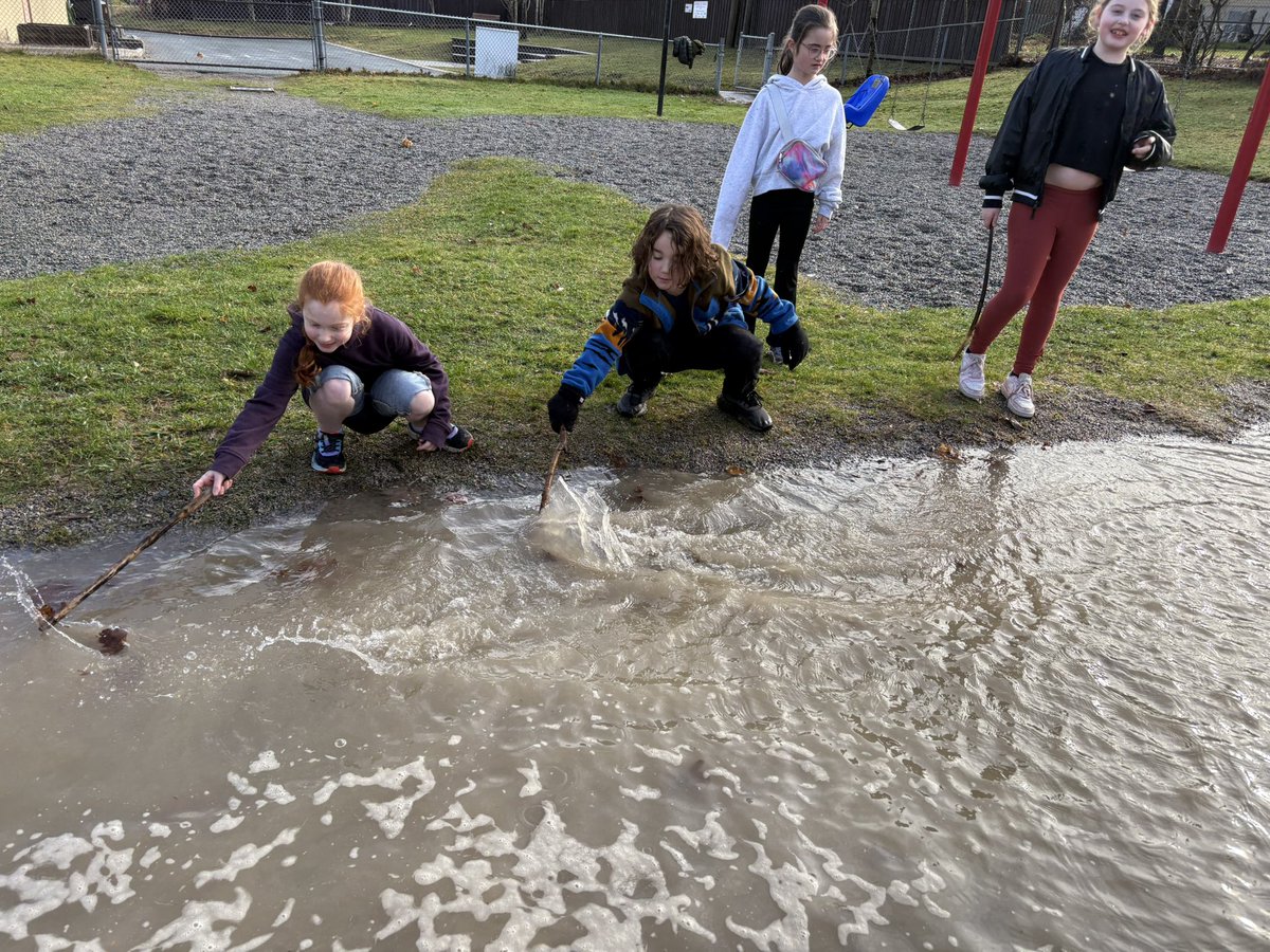 MsHickeysClass's tweet image. These giant puddles were the highlight of the week! 🌧️💧☔️ @MorrisAcademy1