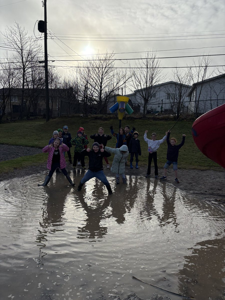 MsHickeysClass's tweet image. These giant puddles were the highlight of the week! 🌧️💧☔️ @MorrisAcademy1