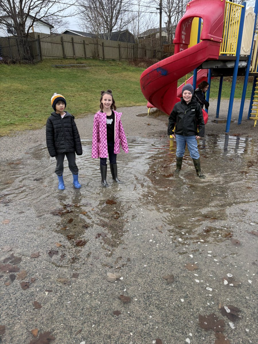 MsHickeysClass's tweet image. These giant puddles were the highlight of the week! 🌧️💧☔️ @MorrisAcademy1