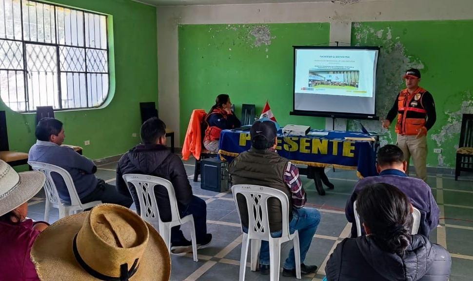 indeciperu's tweet photo. 📢Especialistas del Grupo #GIRED del #INDECI realizan capacitación en Mapa Comunitario de Riesgos, Sistema de Alerta Temprana, EDAN, SINPAD, FONDES y Mecanismos Financieros a personal de las oficinas de Gestión del Riesgo de Desastres en diversas regiones del país 💪🏼🇵🇪 https://t.co/kurP01q1QD