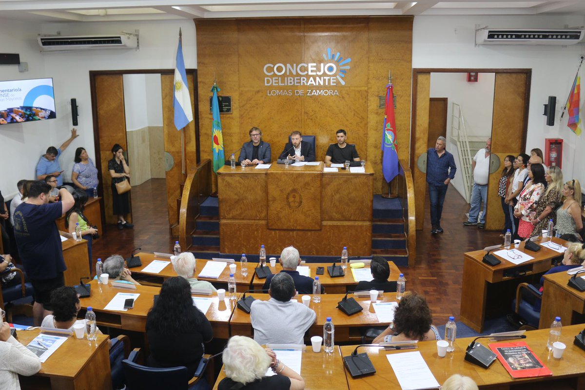 El intendente de Lomas de Zamora, Federico Otermín, presidió la última sesión del Programa Parlamentario/a de Personas Adultas Mayores. 

Enterate de todas las novedades en la página web del HCD: concejoldez.gob.ar

#ElConcejoCerca