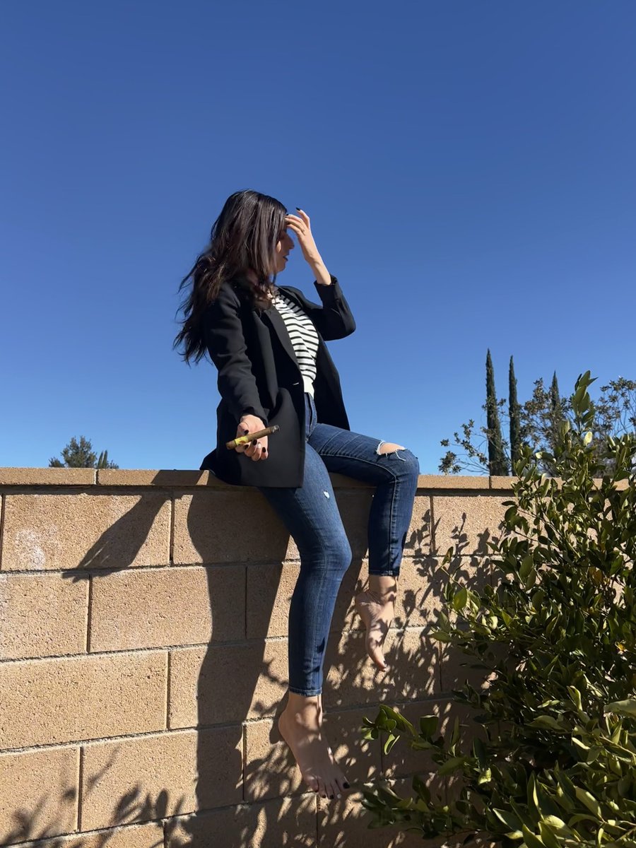 bigashescigars's tweet image. Another sunny holiday in California. Thanksgiving pro tip, let your mom host and simply show up with a dessert, drinks and good cigars for everyone. 😘

#thanksgivinghack #thanksgiving #suncountry #cigars