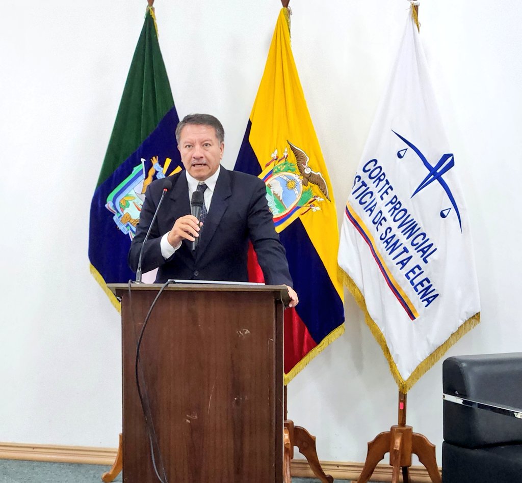 CorteStaElena's tweet photo. A puertas de la conmemoración del XV Aniversario de creación de la @CorteStaElena, el Presidente, Dr. Juan Carlos Camacho da la bienvenida a los asistentes al I Foro de Derecho Procesal.

Asisten abogados en libre ejercicio y estudiantes de Derecho https://t.co/Uadru51C8K