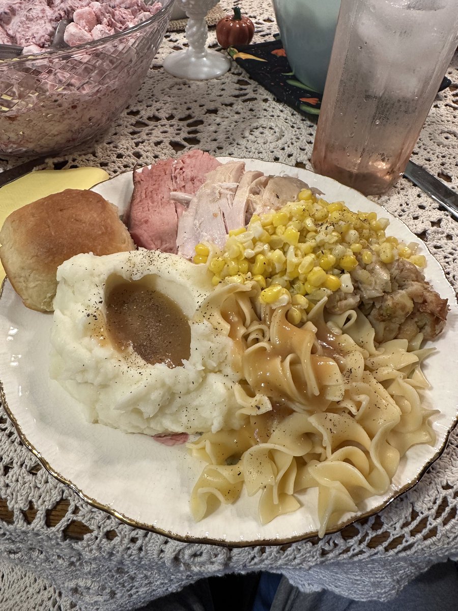 DoubleShotDips's tweet photo. It was so nice to be with my family around the table for Thanksgiving today.
The food was so good and was wonderful to see everyone and make more warm memories. 🦃
Post your plates!!!! ⬇️⬇️⬇️⬇️⬇️
#thanksgiving #thankful #postyourplate https://t.co/hEDyCEEI19
