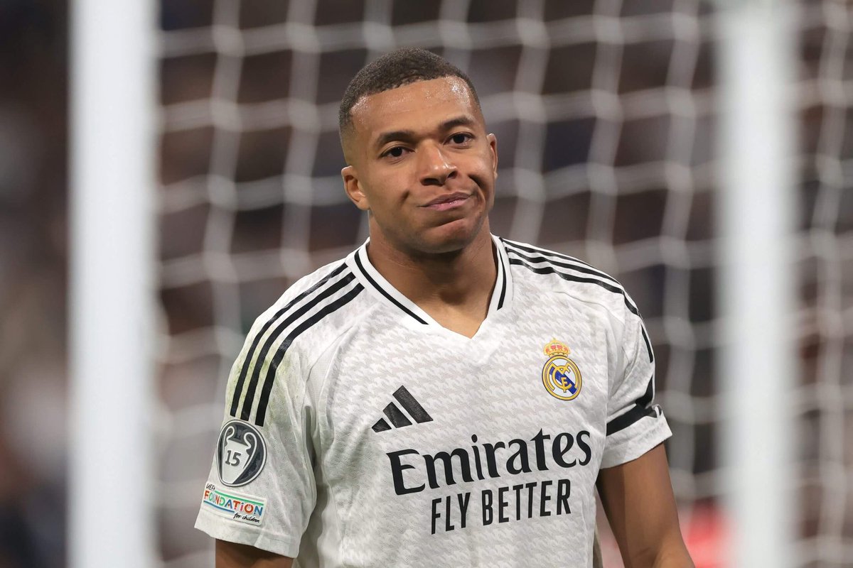 Menú Kebab                     Mbappé 
6€                                         180.000.000€
No marca                           No marca 
No asiste                            No asiste
Te lo puedes comer       Te la puede comer
Te hace feliz                      Te deprime