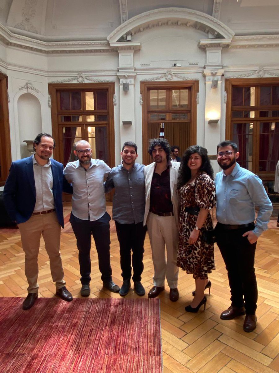 Posgr_fcsh_UDP's tweet photo. La comisión evaluadora estuvo compuesta por @mecasullo, @Cdela_torre @joignantAlfredo @udp_cl quienes lo calificaron con la nota máxima
Felicitaciones Cristobal Sandoval #DOCSOC_UDP 👏🏻👏🏻 https://t.co/GjKyzei3zS