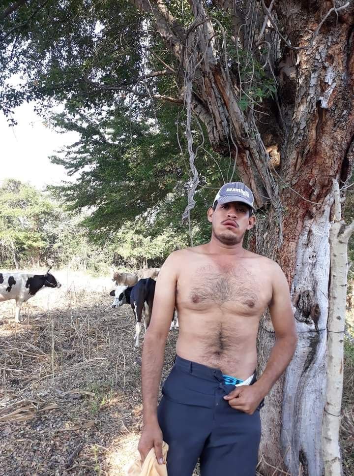 Historia con un vaquero?
Quieren saber que paso con su amigo?

Compartan el relato 🔥