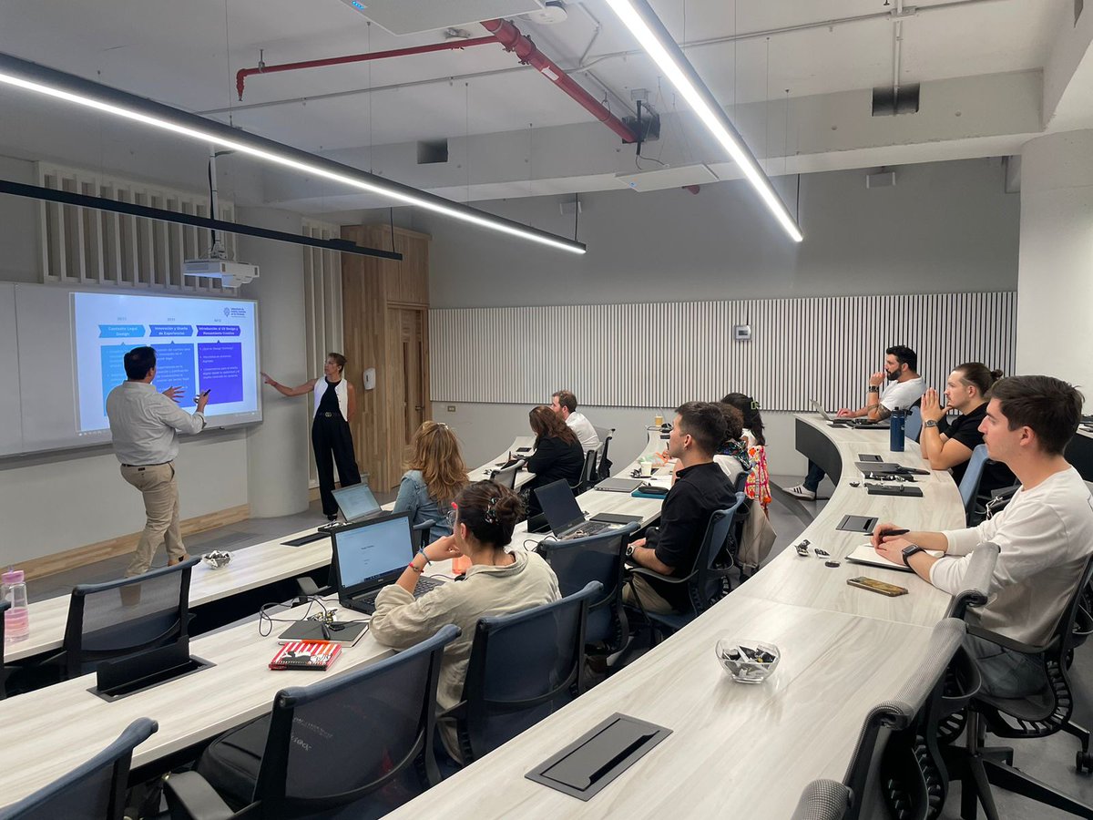 Por estos días nuestro Laboratorio de Justicia Centrada en la Personas dio inicio al curso de postgrado "Legal Design Thinking" a cargo del profesor de derecho <a href="/UAI_CL/">UAI</a> <a href="/RicardoLilloL/">Ricardo Lillo Lobos</a>, y Patricia Acevedo del <a href="/lab_uai/">Design Lab UAI</a>  
Conoce más: labjusticia.uai.cl/educacion-cont…