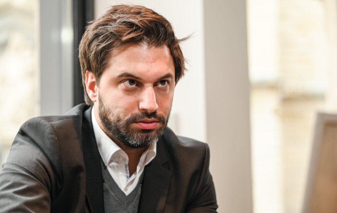 De millionnaire à ruiné en 6 mois : Jean-Louis a tout perdu en imitant le style de vie de Georges-Louis Bouchez. Une descente fulgurante!