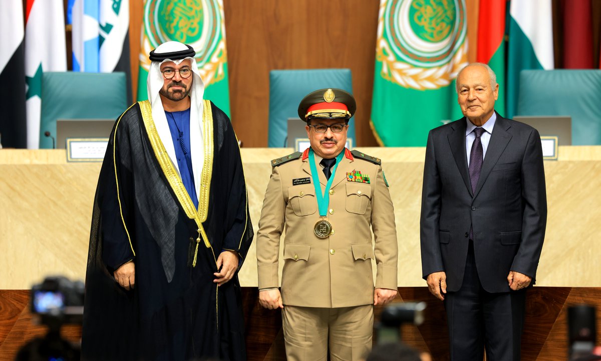 AGEAWARD's tweet photo. نال اللواء الطبيب إبراهيم بن محمد الناصر،مدير عام مستشفى الملك فهد للقوات المسلحة في جدة بالمملكة العربية السعودية جائزة التميز الحكومي العربي عن فئة"أفضل مدير عام لهيئة أو مؤس��ة عربية"تقديراً لجهوده في توفير بيئة عمل تنافسية للارتقاء بأداء الإدارات.
#جائزة_التميز_الحكومي_العربي https://t.co/lluzesq47J