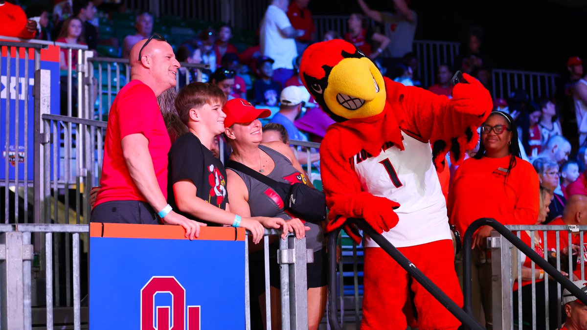 Thanks for spending your Thanksgiving with us, Card Nation ❤️ 

Those with us in person and back in the States - we felt you cheering us on! 

We'll see you again tomorrow at 5:30 🏆

#GoCards