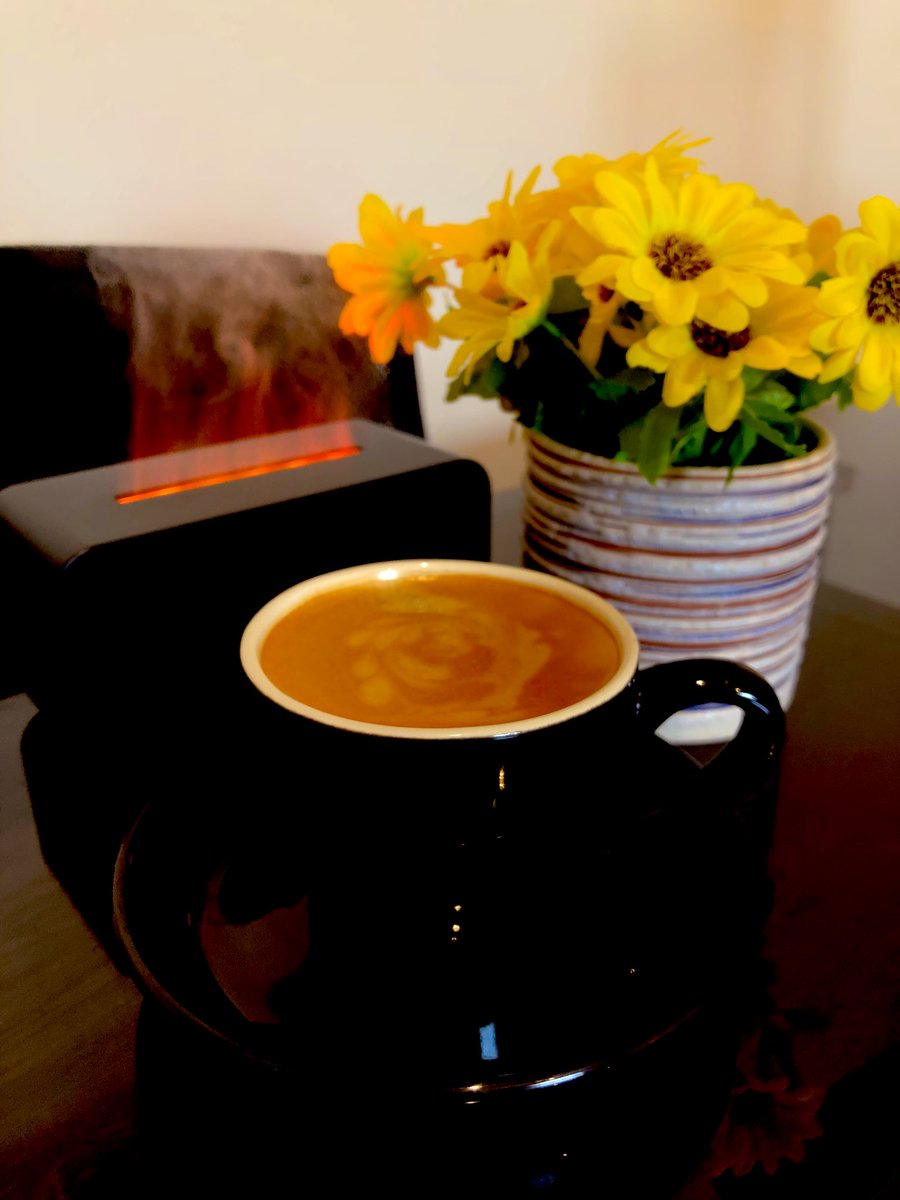 اعشق القهوة لأنها تذكرني بك، سوداء كـ عينيك و مُرّة  كـ مزاجيتك  ☕️💐
#قهوة #اللهم_صل_وسلم_على_نبينا_محمد #اكسبلور