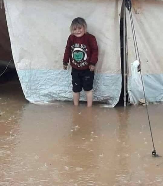 Annesine, “Yeryüzünde bize yardım edecek müslüman kalmadı mı?” diye soran Gazzeli çocuklar bizi -en azından- malımızla yardım noktasında seferber etmiyorsa basiretimiz kapandı, imanımız kurtlandı demektir.