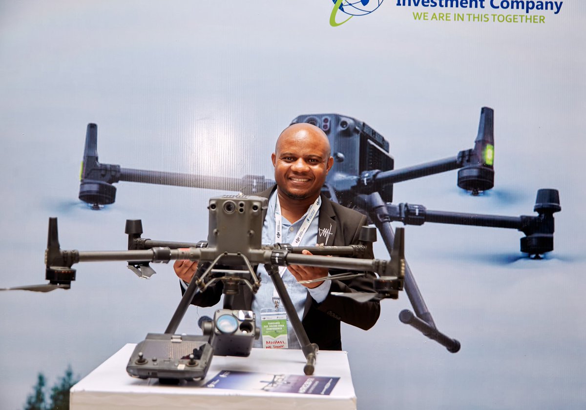Mophatree's tweet photo. "Nilikuwa miongoni mwa wataalamu waliohudhuria mkutano wa matumizi ya drone uliofanyika tarehe 28 Novemba, 2024. Tukio hili muhimu lililenga kuchunguza jinsi teknolojia ya drone inaweza kutumika kwa ufanisi katika kutathmini uharibifu baada ya majanga, kuokoa maisha. https://t.co/KkoKk2yodK