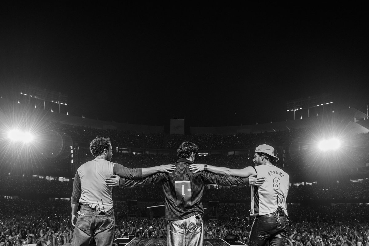 JonasCrewMX's tweet photo. The Jonas Brothers ❤️🔥
.
.
.
#jonasbrothers #joejonas #kevinjonas #nickjonas #jonasfans #jonascrewmx https://t.co/f65c9x48d3