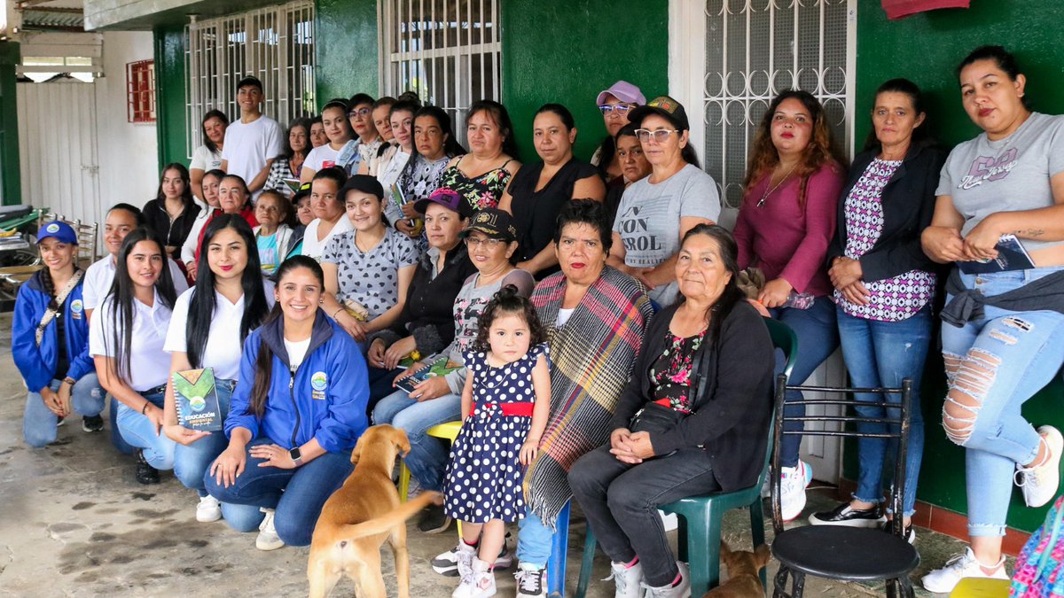 CORPOGUAVIO's tweet photo. CORPOGUAVIO realizó talleres estratégicos en #Ubalá para la conservación ambiental, con la participación de jóvenes, #PRAE, #CIDEA, #ONG y comunidad, enfocándose en cambio climático, protección hídrica y liderazgo ambiental. 👉https://t.co/xM3PggtnhX @MinAmbienteCo @ASOCARS https://t.co/BVat7frFBB