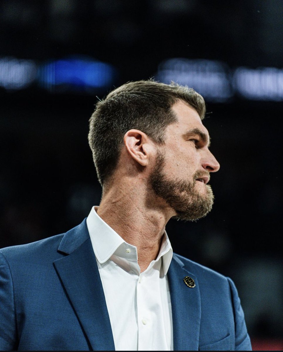 9 vitórias em 12 jogos na Euroliga. 16 vitórias em 21 jogos na temporada. 

Tiago Splitter é, hoje, o melhor treinador de todo o continente europeu. Detalhe: primeiro ano como técnico principal.

Entendem o tamanho disso? O melhor treinador da Europa no momento é brasileiro! 🇧🇷🤯