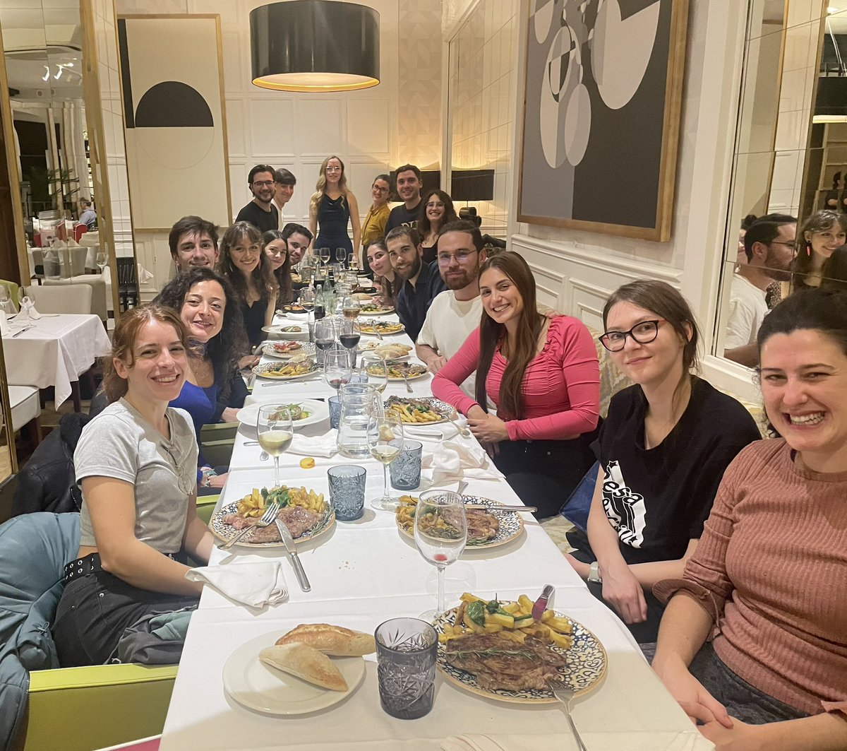 The ORGANIZING COMMITTEE of #CnicPhDay24 👩🏻‍🔬🧑🏼‍🔬🎉📸

We will see you tomorrow!! 

📷 🙌🏽 CODE: ANIVERSARIO