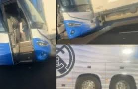 DiSuissi's tweet photo. Seguramente el camionero de delante era del Barça. Pero bueno, sigo pensando que un reloj Di Suissi resiste ese accidente, y si no, te regalamos 2 más. https://t.co/15PMCOBOSq
