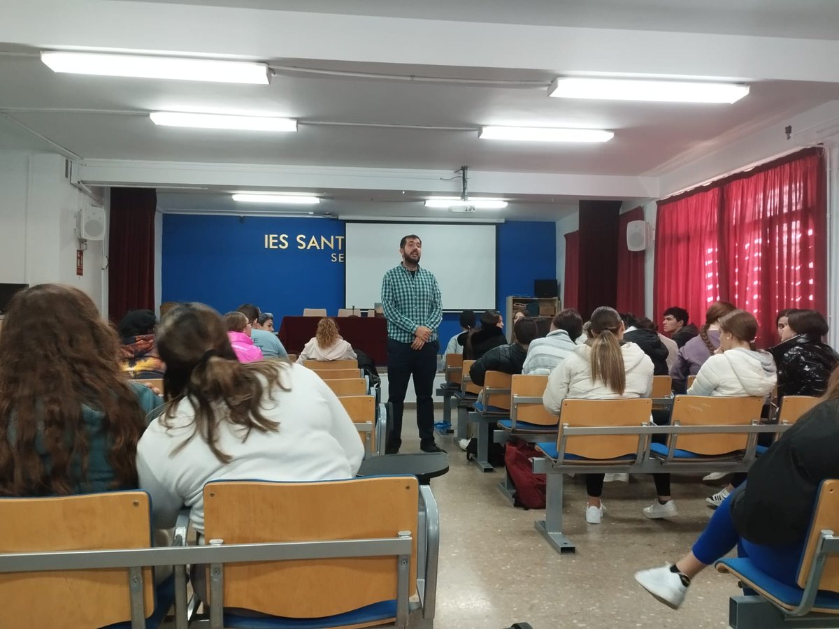 Un placer volver a compartir mi experiencia, mi vivencia, vuestro libro con los alumnos y compañeros de <a href="/iessantaaurelia/">IES Santa Aurelia</a> y <a href="/IesPSur/">IES Polígono Sur</a> . Hasta la próxima.

#compartir #alzhéimer #libro