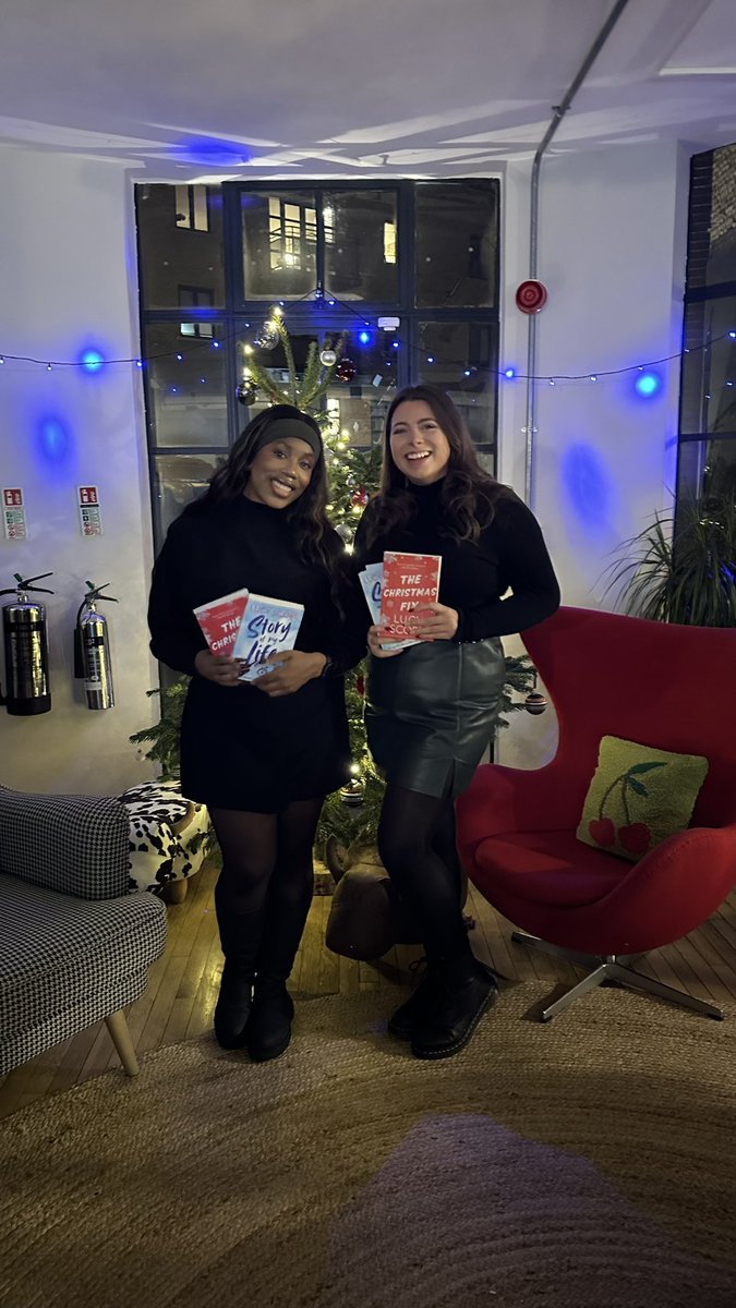 morallygreyfae's tweet photo. Christmas came early at last nights @HodderBooks event to celebrate Lucy Score! thank you for the best time 🫶🏼🎄🎁 @jsxreads https://t.co/FikFjQo1F8