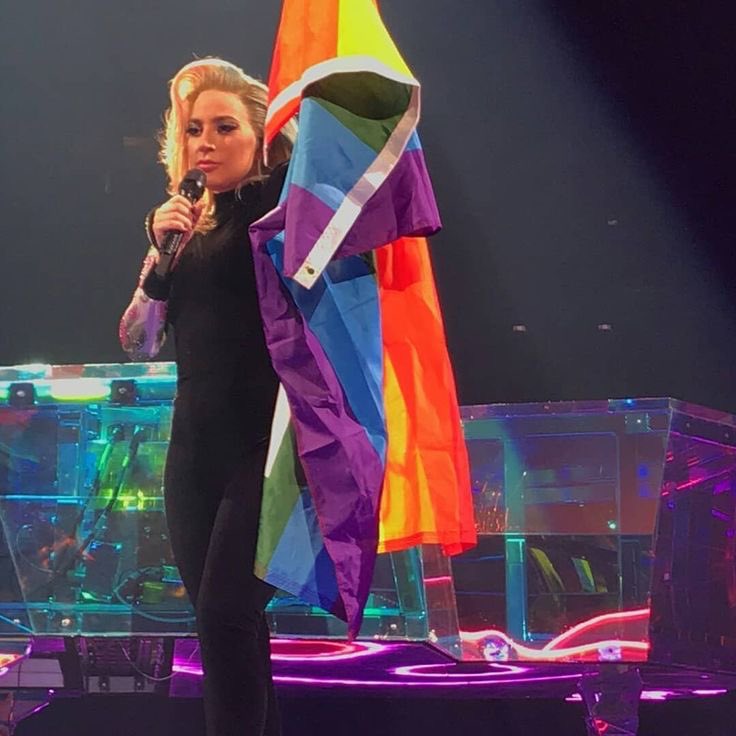 choquei's tweet photo. 🚨BASTIDORES: O show gratuito de Lady Gaga em Copacabana está previsto para o dia 17 de maio de 2025, data que coincide com o Dia Mundial de Combate à LGBTfobia. https://t.co/MYgynxr6hE
