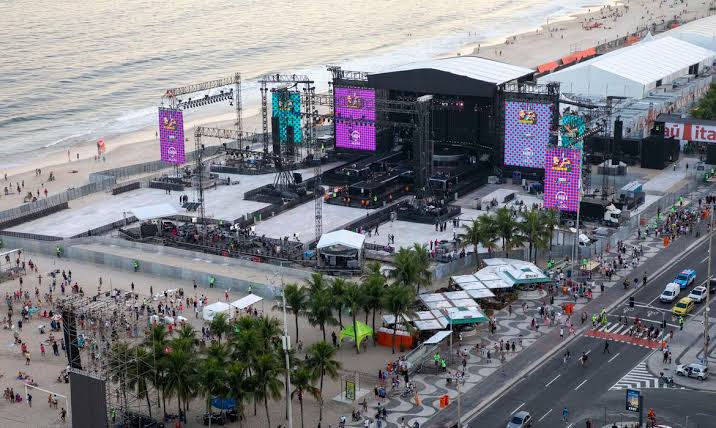 choquei's tweet photo. 🚨BASTIDORES: O show gratuito de Lady Gaga em Copacabana está previsto para o dia 17 de maio de 2025, data que coincide com o Dia Mundial de Combate à LGBTfobia. https://t.co/MYgynxr6hE