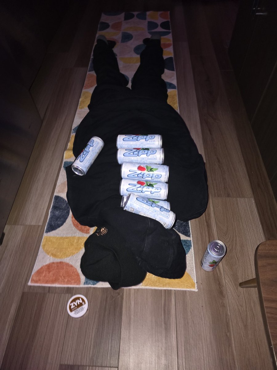 ItsJobe_'s tweet photo. My friend couldn't handle 6mg coffee zyns https://t.co/3vcChc7lRI