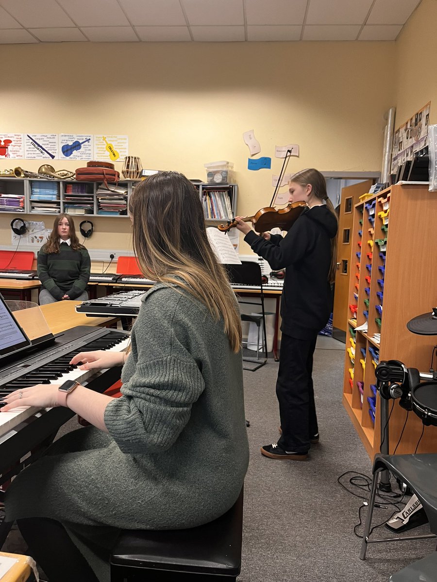 CAShawlandsAcad's tweet photo. We have had our Young Musician&amp; Singer of the year competition. Amazing to hear outstanding instrumentalists and singers. Congratulations to everyone @CAShawlandsAcad Going forward to the @GlasgowCREATE competition representing the school are Willow and Aarush. Well done. 🎶🎶 https://t.co/HugVa1XZXo
