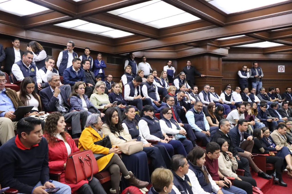 El día de hoy, las y los diputados de la 76 Legislatura, reformaron el artículo 143 de la Constitución local que garantiza la autonomía plena, personalidad jurídica y patrimonio propio de la Universidad Michoacana de San Nicolás de Hidalgo.

#76LegislaturaDeMichoacán