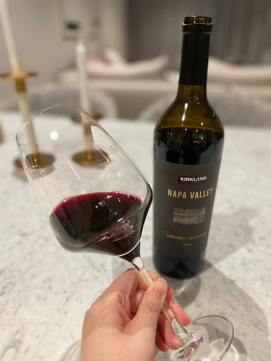Lisa35360413's tweet photo. Red Wine🍷 or White Wine🍸? https://t.co/yUMU5ADlPQ