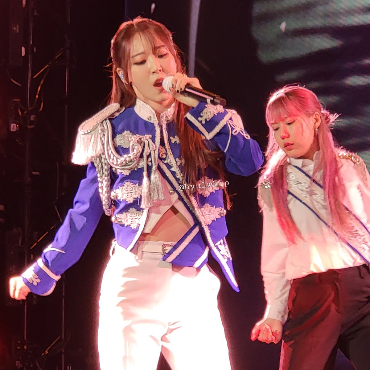ByulWhip's tweet photo. As promised, first outfit for Boston appreciation post. #MOONBYUL #Starlit_of_Muse #Moonbyul_Boston https://t.co/3hhLY5jYDC