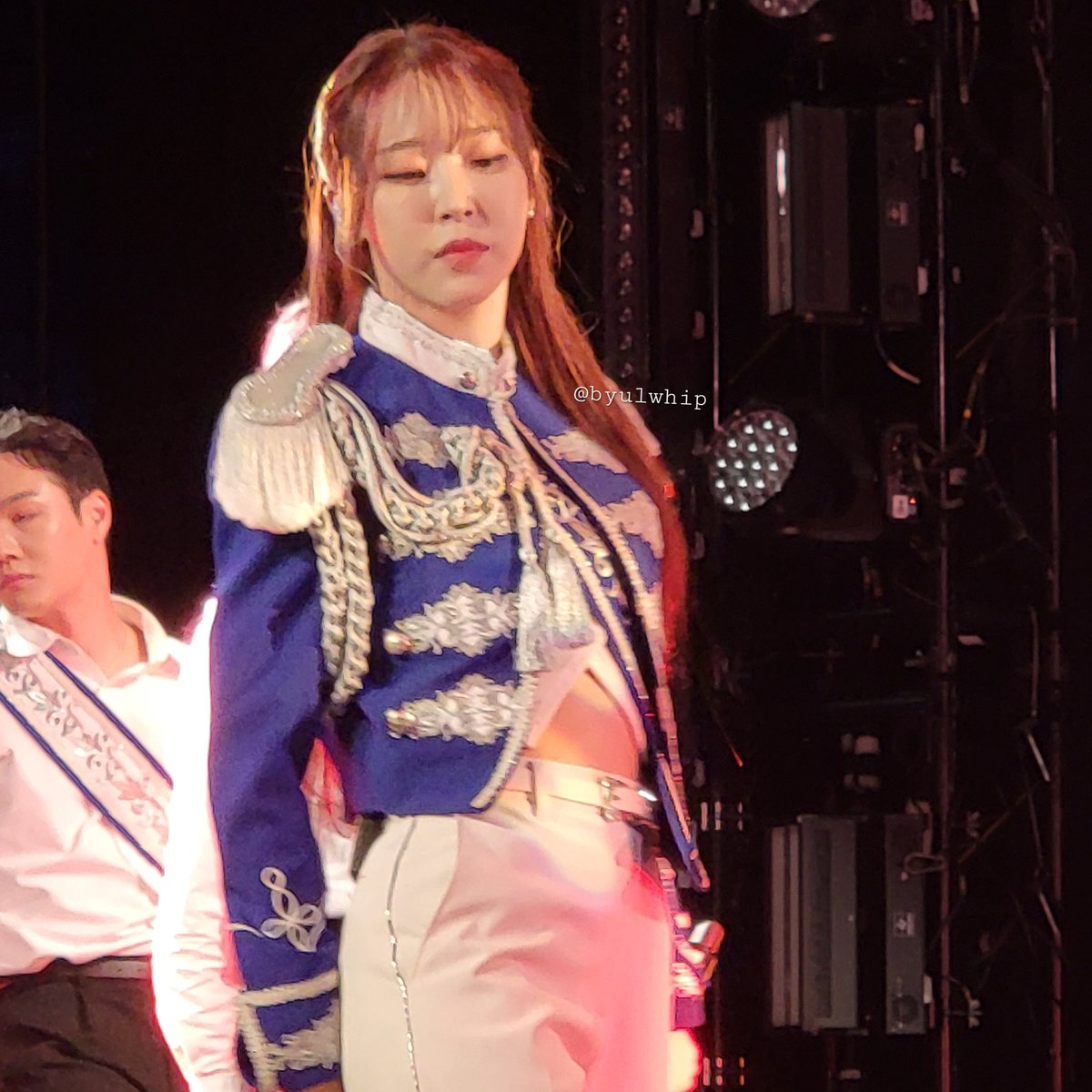 ByulWhip's tweet photo. As promised, first outfit for Boston appreciation post. #MOONBYUL #Starlit_of_Muse #Moonbyul_Boston https://t.co/3hhLY5jYDC