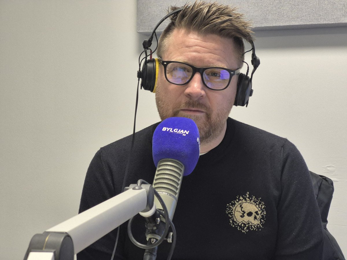 Glæsileg færsla frá mínum allra besta Gleraugna-Mána Péturs <3