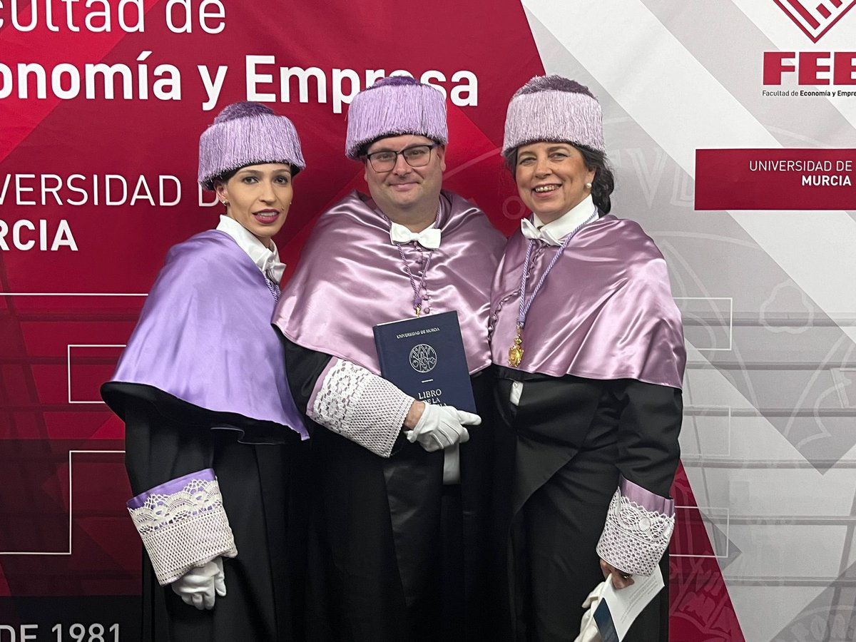 inmamendez_um's tweet photo. En el acto de investidura de nuestros doctorandos. Un acto solemne y muy emotivo ☺️. ¡Enhorabuena por este logro! @UMU https://t.co/0AfGVb9mTa