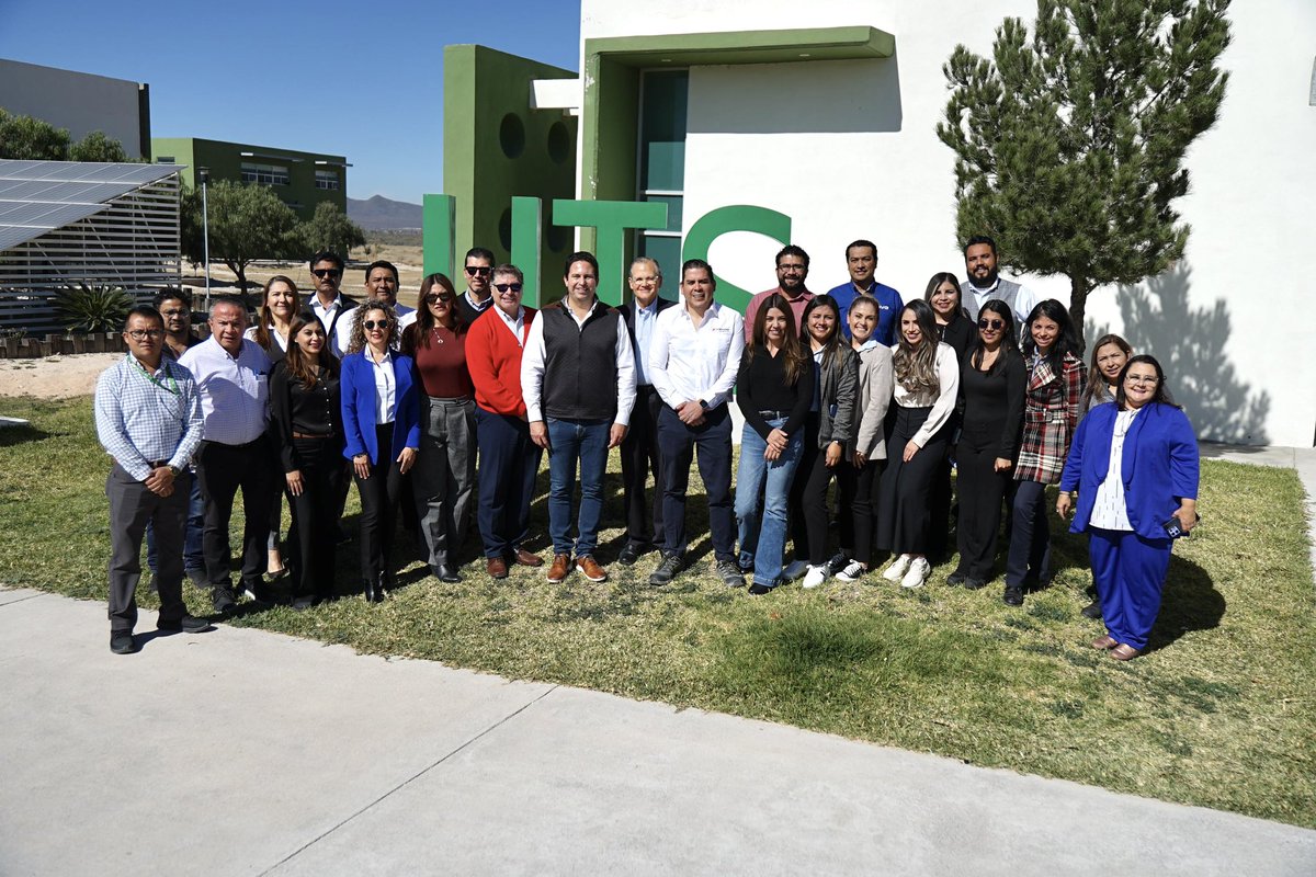 javierdiazglz's tweet photo. En la zona industrial de Derramadero, me reuní con personal de recursos humanos de diversas empresas de la región.

Platiqué sobre diversos proyectos que impulsaremos para que #Saltillo siga siendo el líder nacional en competitividad (1/2) https://t.co/Tvo2da976t