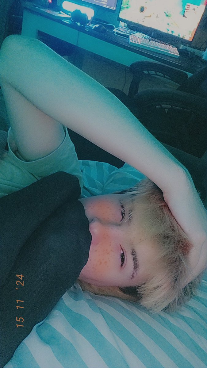FxmboyShadow's tweet photo. Nothing better to sniff some socks😵‍💫 https://t.co/rsQyIoUYKW