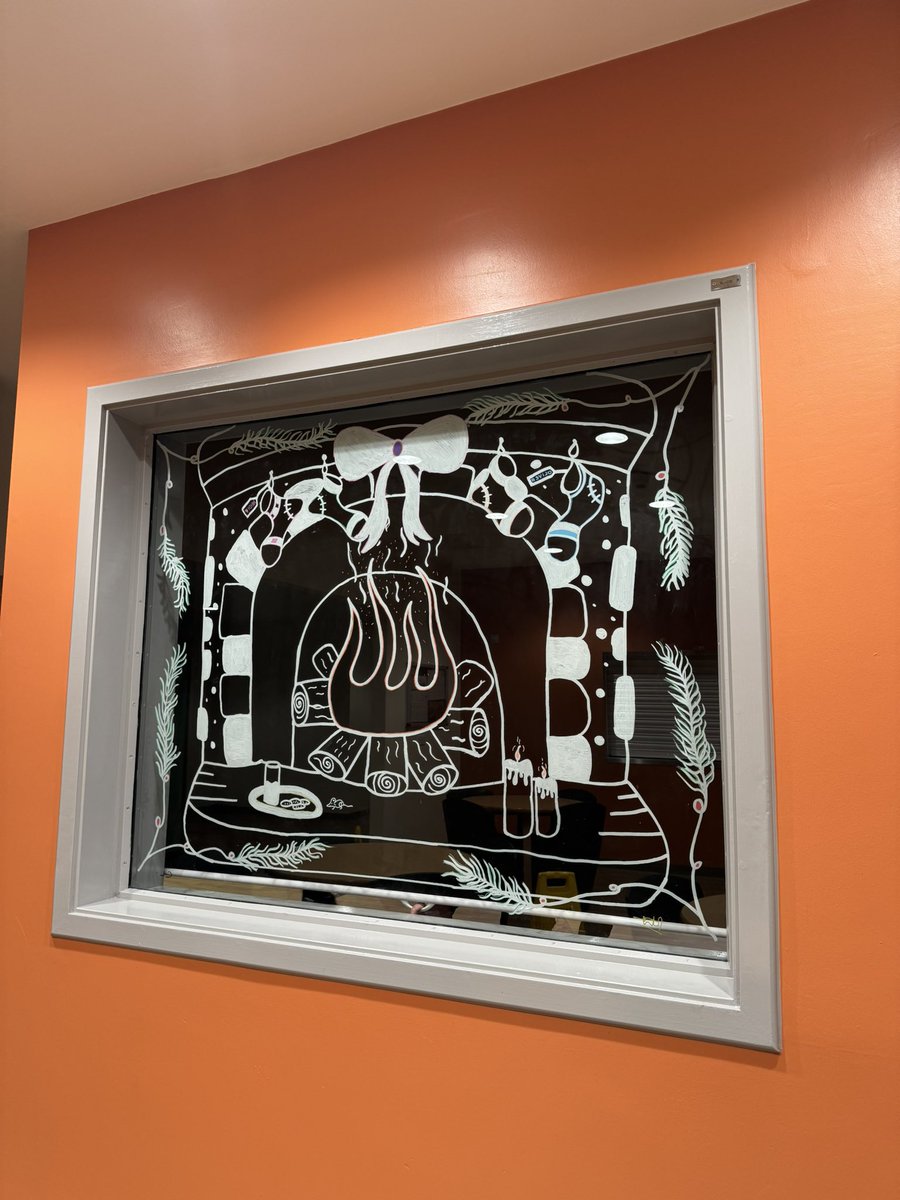 _kerrilowe's tweet photo. The start of some amazing festive artwork on Prospect Unit, completed by 2 of our patients 🎄🎁  @GMMH_NHS @NicolaR95452877 @chloe_croston https://t.co/EJamHjBE29