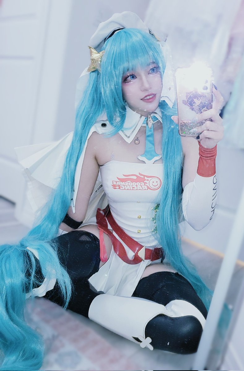 im thankful for hatsune miku BLESS 🙏