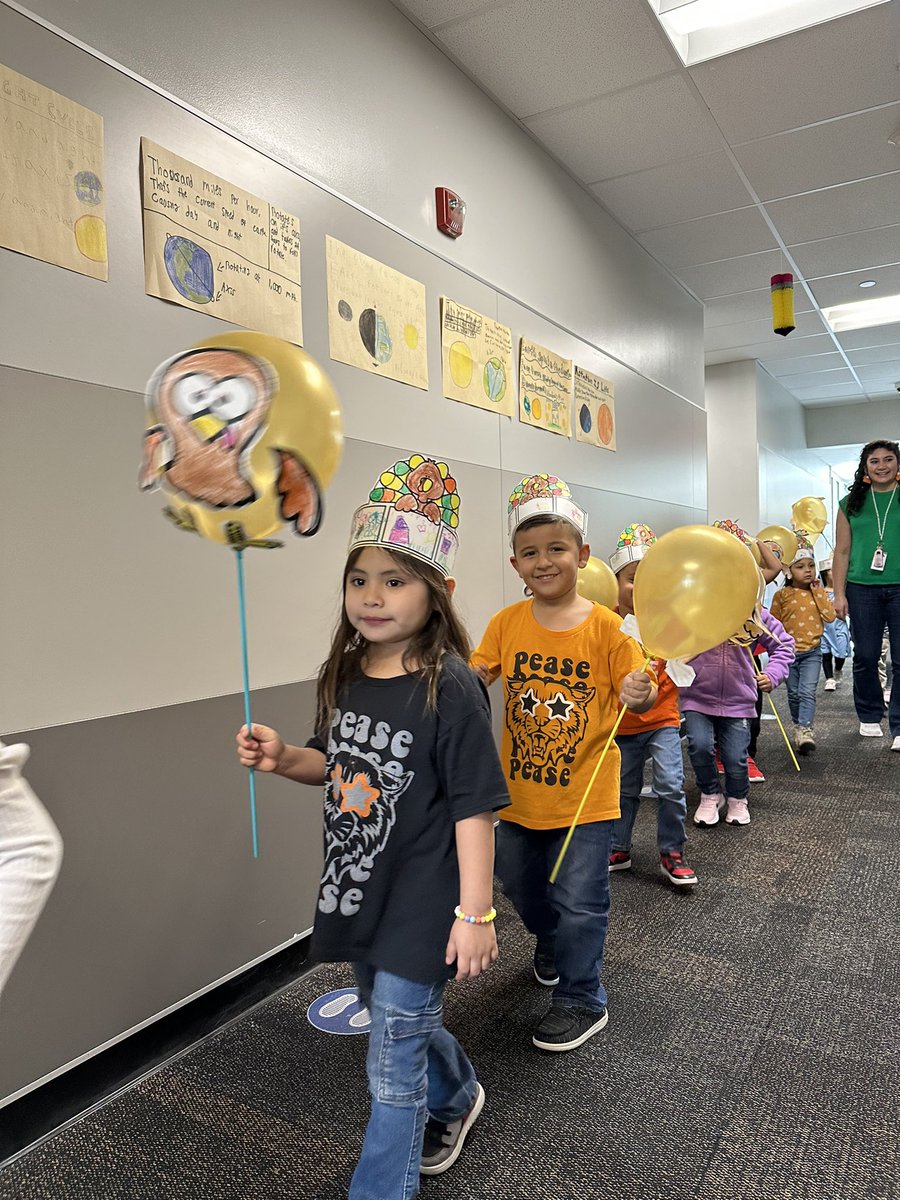 Midland_ISD's tweet image. Pease Communications and Technology Academy celebrated the holiday with their own Thanksgiving Day Parade last Friday! #HappyThanksgiving #MadeinMISD