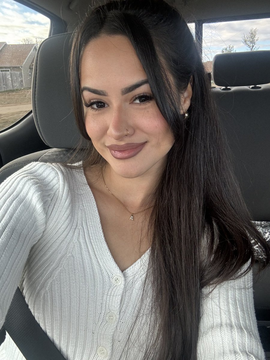 Queen of no filters 🤍