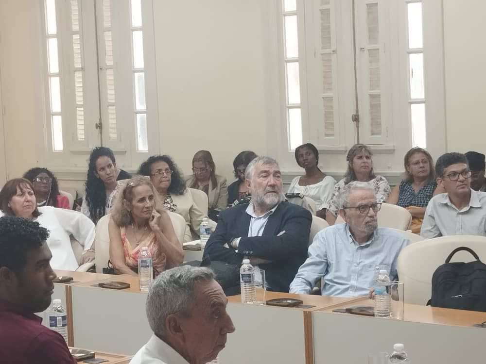 CubaMES's tweet photo. 🔬Con motivo del Día Iberoamericano de la Ciencia, se presenta el Programa #CYTED a los directores de Ciencia y Tecnología de los #OACE, a los Vicerrectores de Investigación y Posgrado, y a los Directores de Relaciones Internacionales de las universidades de La Habana. https://t.co/XFuJPtd42l