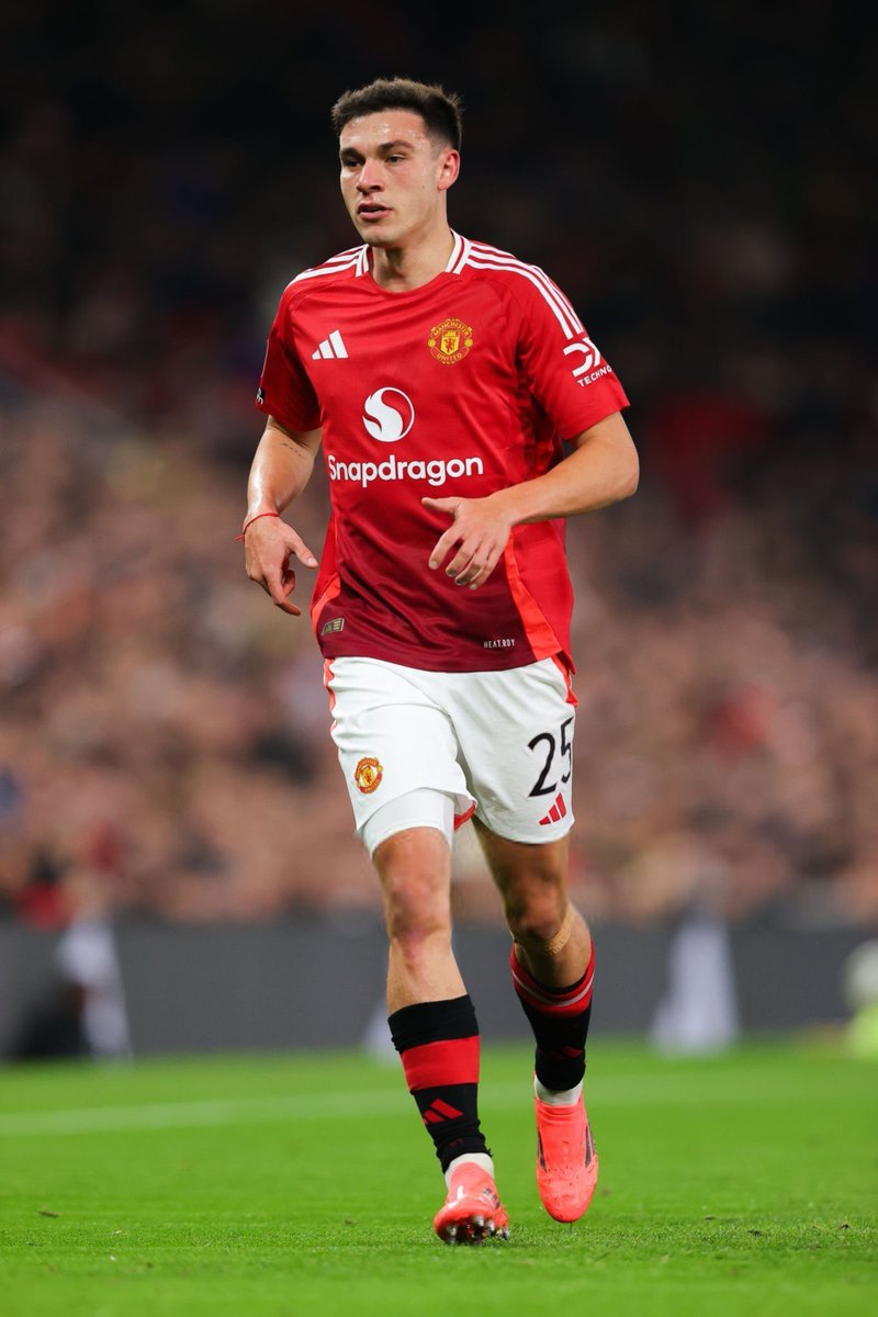 ManUtdInPidgin's tweet image. 🚨 Manuel Ugarte bin really shine tonight.

E deliver good cross-field balls to open di defence and start attack for some points in di game and even grab assist. 🇺🇾 🅰️ #MUFC