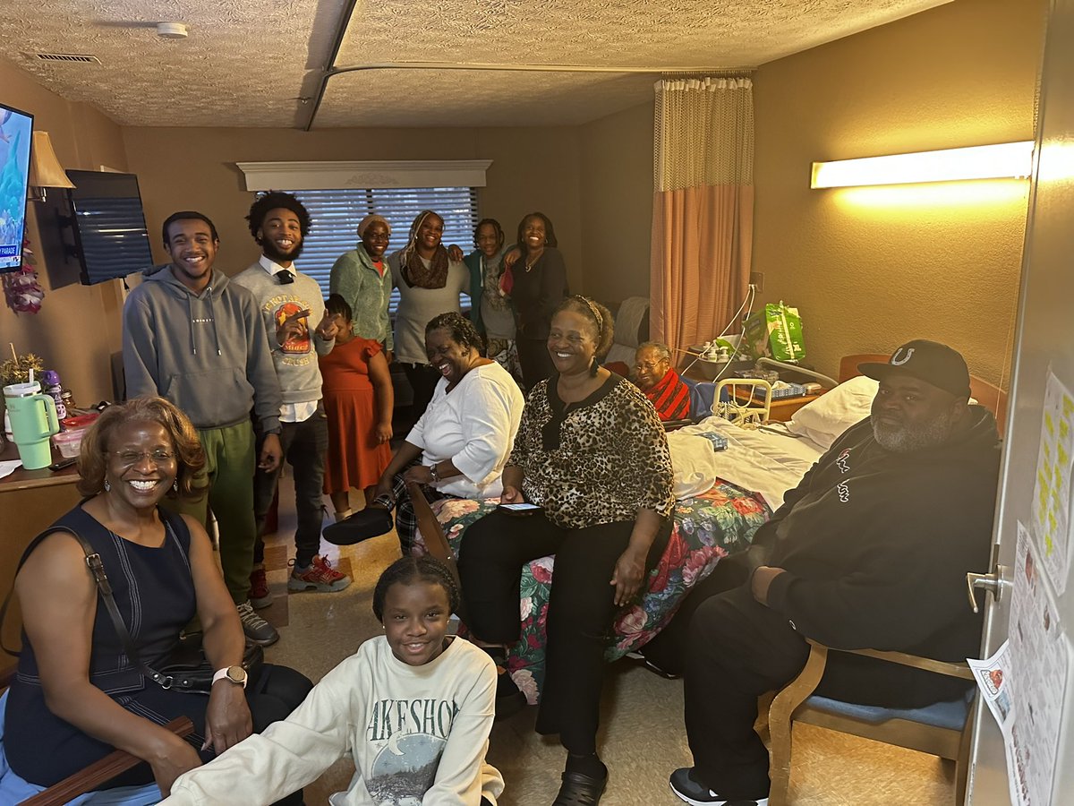 jevlee's tweet image. Thankful for my Family in Indianapolis, IN
Thankful for my Family, Staff, & Co-Workers in State College, PA
This is what its all about 🙏🏾
Happy Thanksgiving 2024