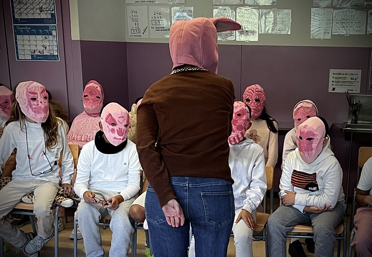 Escola Montserrat Solà Taller d’Art (@artiescola) on Twitter photo 📣 Avui hem rebut l’artista Nathalie Rey amb una Acció col.lectiva carregada d’emoció. Treballar l’art contemporani a l’escola, ens permet connectar-nos amb les necessitats del món i establir vincles amb les artistes <a href="/artiescola/">Escola Montserrat Solà Taller d’Art</a> <a href="/macmataro/">M | A | C Mataró Art Contemporani</a> <a href="/CulturaMataro/">Cultura Mataró</a> #PartidesdArt #PinkBunny 📣 Avui hem rebut l’artista Nathalie Rey amb una Acció col.lectiva carregada d’emoció. Treballar l’art contemporani a l’escola, ens permet connectar-nos amb les necessitats del món i establir vincles amb les artistes <a href="/artiescola/">Escola Montserrat Solà Taller d’Art</a> <a href="/macmataro/">M | A | C Mataró Art Contemporani</a> <a href="/CulturaMataro/">Cultura Mataró</a> #PartidesdArt #PinkBunny
