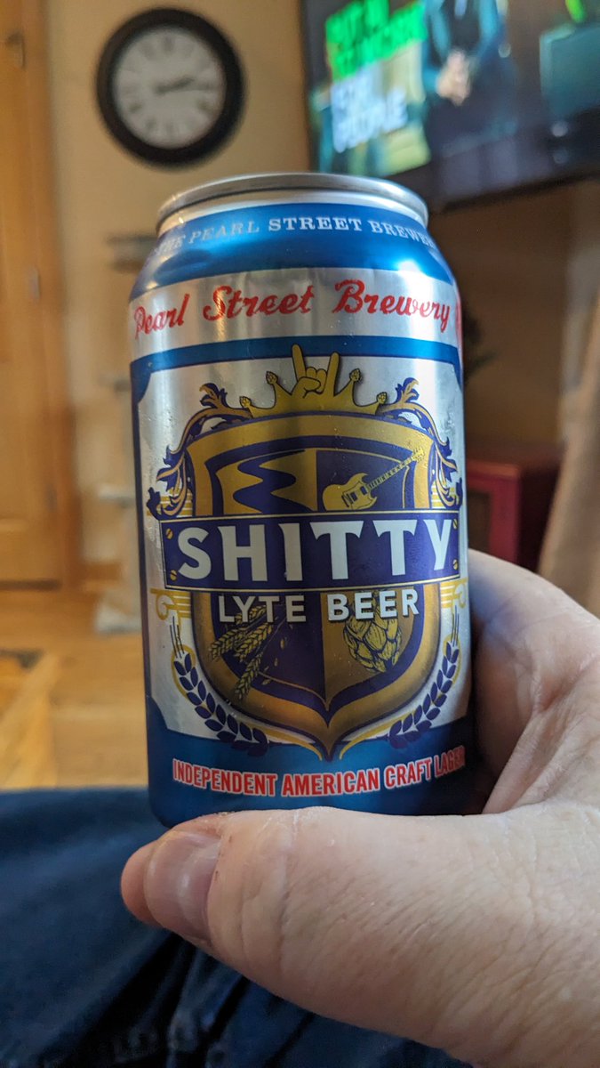 RCSchmidtJr's tweet photo. @Davetye18 @MrDelicious13 I'll see your miller lite, and raise you a shitty lyte. https://t.co/5HDfxEZ5BC
