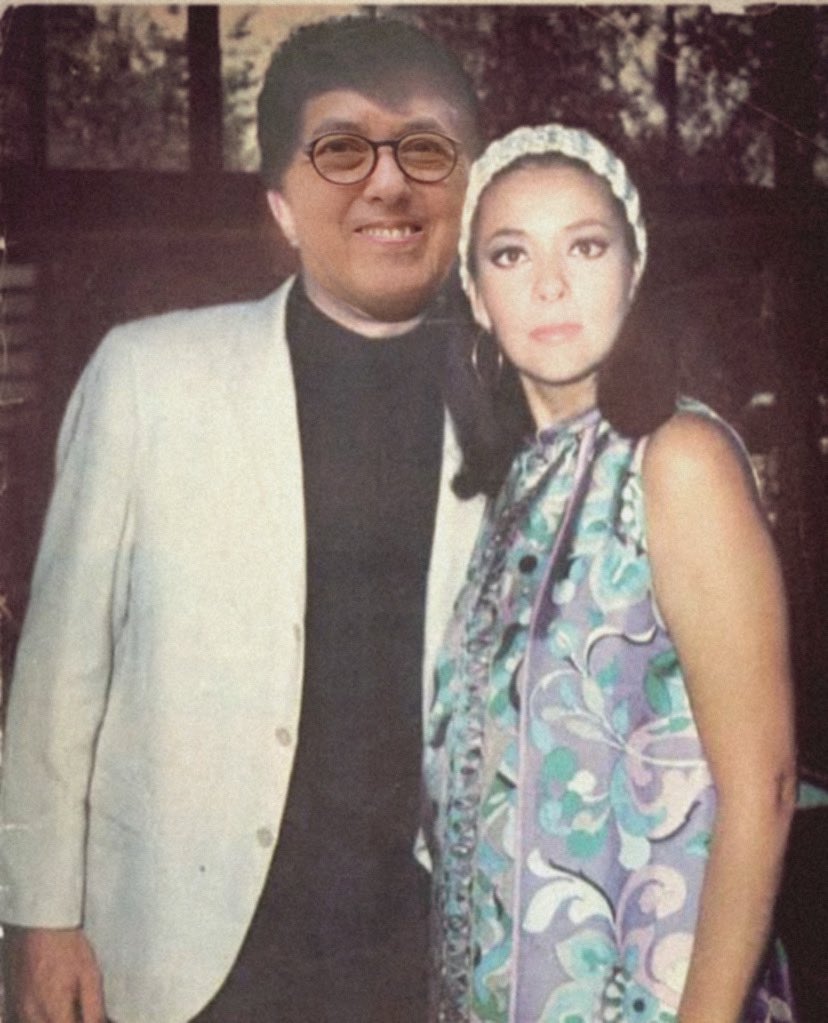 𝐋𝐚𝐥𝐨 𝐂𝐨𝐫𝐭é𝐬 🎙 (@lalocortes79) on Twitter photo Una postal del baúl del los recuerdos! Y de esos “Casos de la vida real” la relación amorosa de <a href="/pepesegarra/">Pepe Segarra</a> y #SilviaPinal
Este viernes en <a href="/e_deportivo/">Espacio Deportivo Oficial</a> de la tarde junto a <a href="/acervantes_/">Alejandro Cervantes</a> Una postal del baúl del los recuerdos! Y de esos “Casos de la vida real” la relación amorosa de <a href="/pepesegarra/">Pepe Segarra</a> y #SilviaPinal
Este viernes en <a href="/e_deportivo/">Espacio Deportivo Oficial</a> de la tarde junto a <a href="/acervantes_/">Alejandro Cervantes</a>